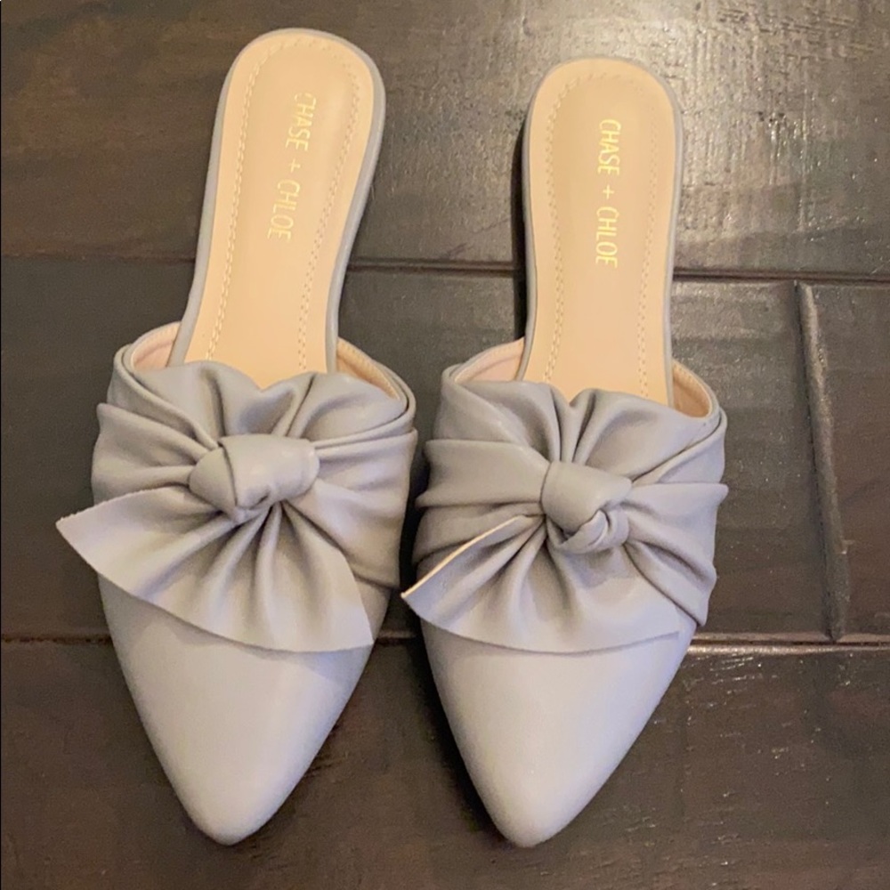 Taupe/gray flat slides